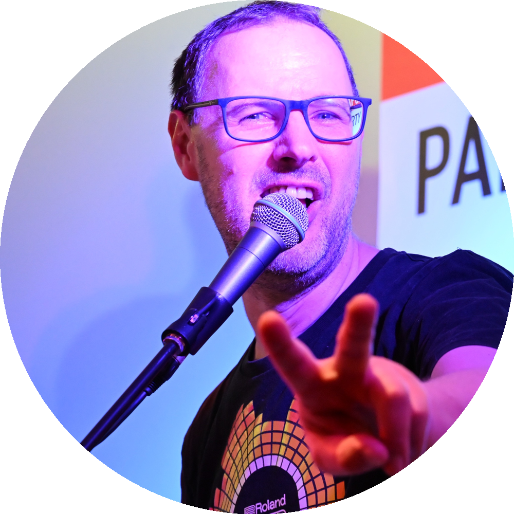 Carsten – Keyboard & Gesang